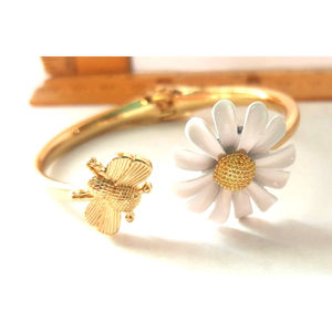 Bracelet Bee and Daisy Flower hinged cuff gold  & white bangle fashion jewelry